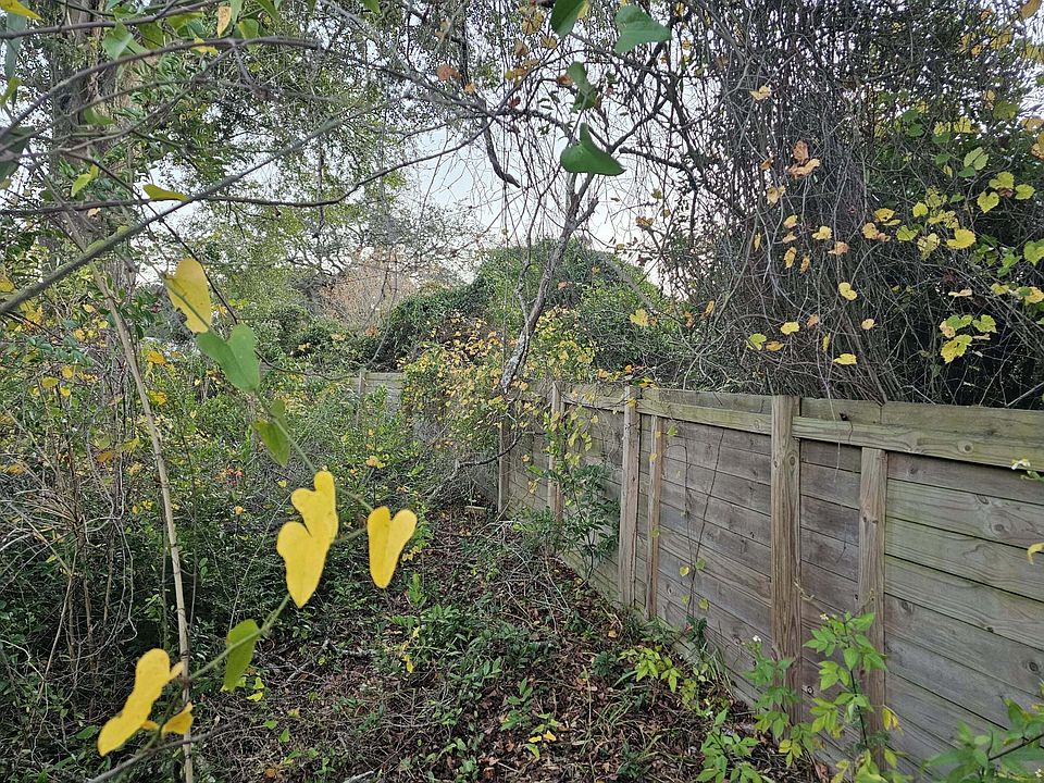 1st image of 320 Main St