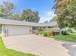 3001 Arona St, Roseville, MN 55113