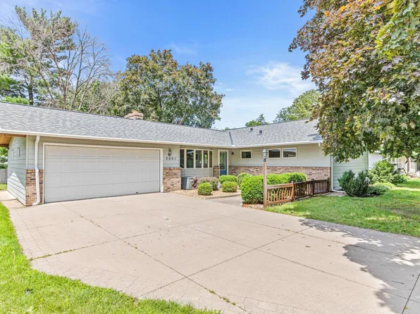 3001 Arona St, Roseville, MN 55113