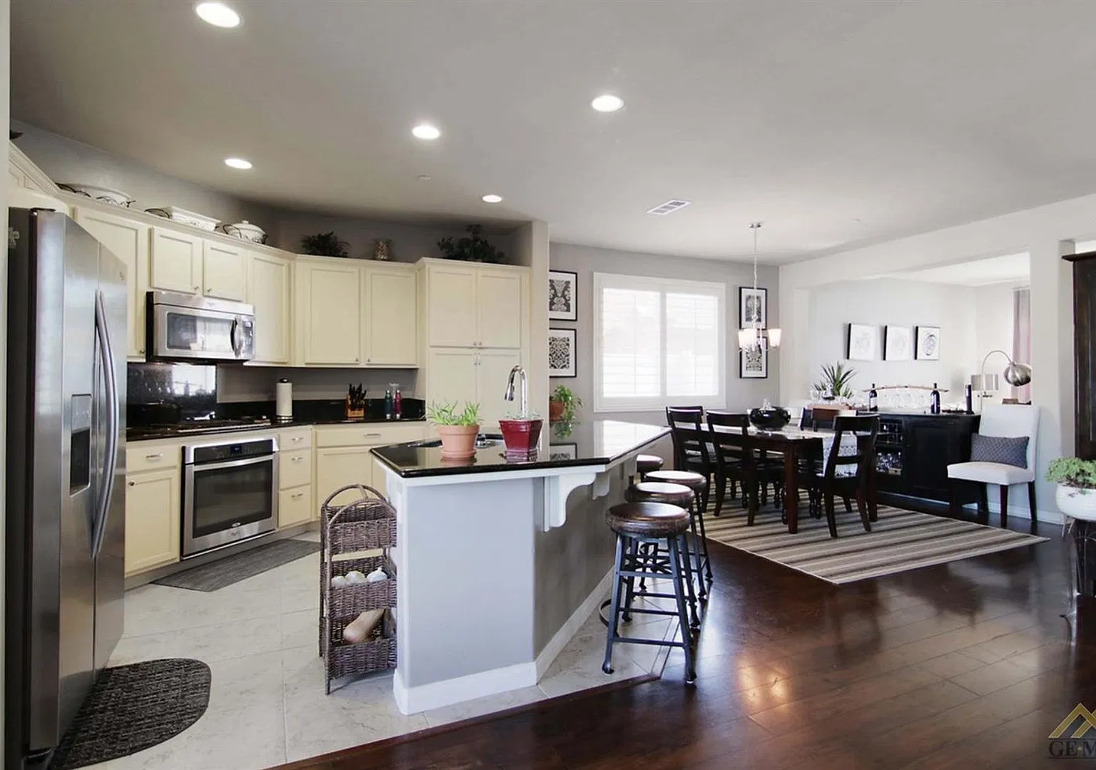 Gorgeous Home in a Gated Community with Pool! — Photo 3