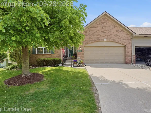 265 Winslow Cir, Walled Lake, MI 48390