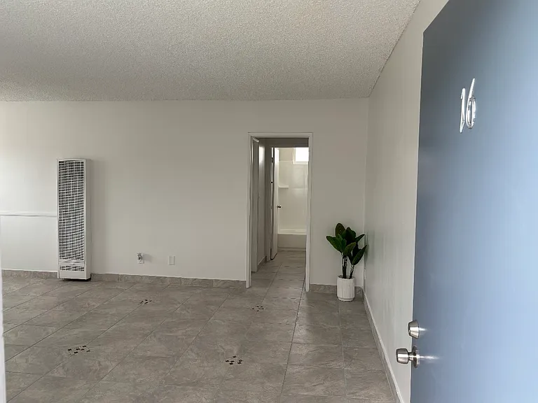 7307 Woodman Ave #8 — Photo 3