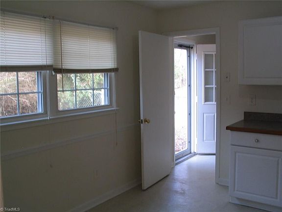 3rd image of 7 Mullis Ct