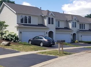 1512 Golden Oak Dr, Woodstock, IL 60098