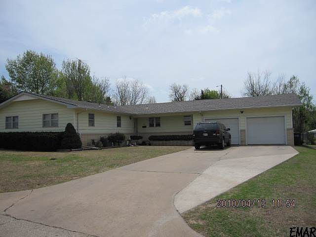 1st image of 1821 E Oak Ave