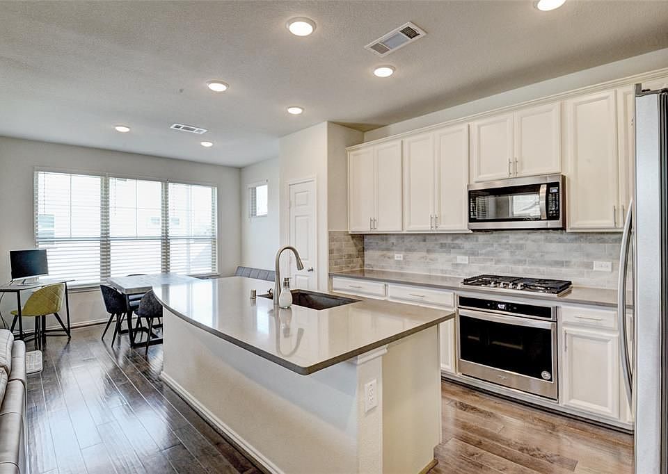 1st image of 3104 Roseland Terrace Ln