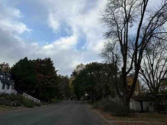 Exterior Neighborhood (street photo)