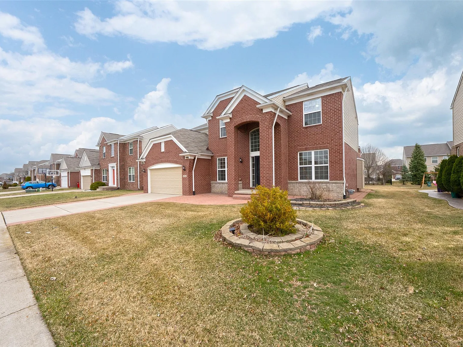 4 bed, 2.5 bath, 2831 sqft, $3,690 — Photo 4