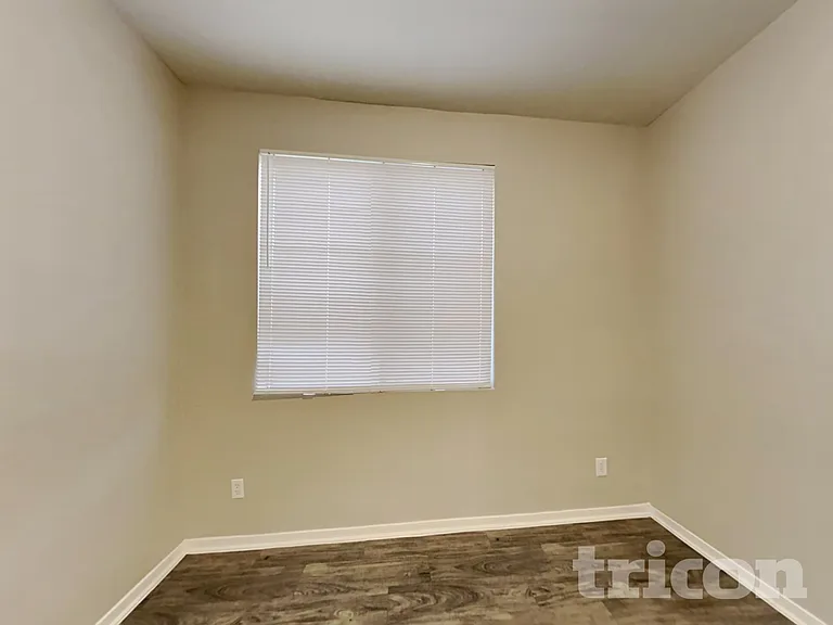 6619 W Golden Ln — Photo 11