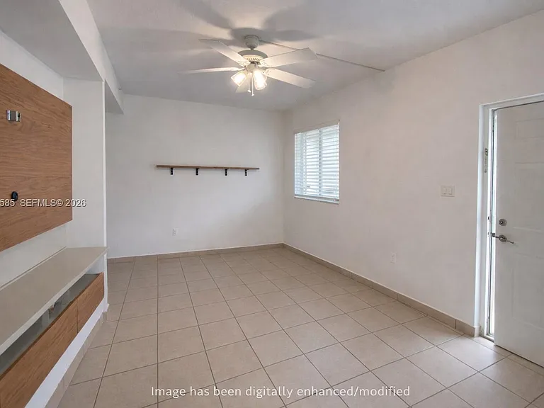 318 E 6th St #102 — Photo 4