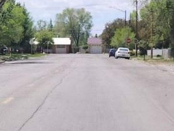 Exterior Neighborhood (street photo)