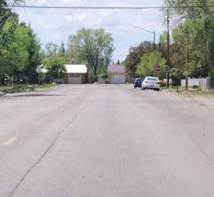 Exterior Neighborhood (street photo)