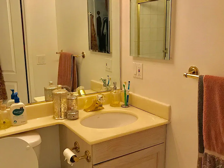 8349 Blackburn Ave #302 — Photo 200