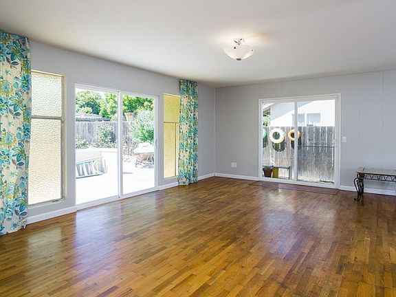 3rd image of 130 Mariposa Ave