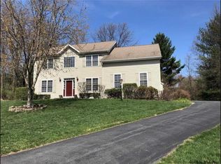 7 Clear Water Ct, Halfmoon, NY 12065