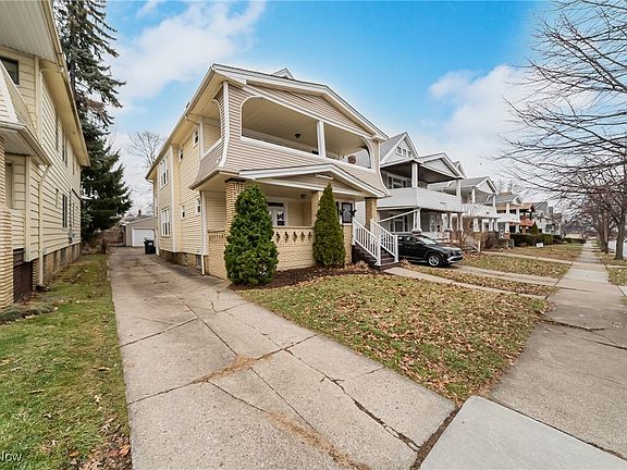 2nd image of 1600 Victoria Ave