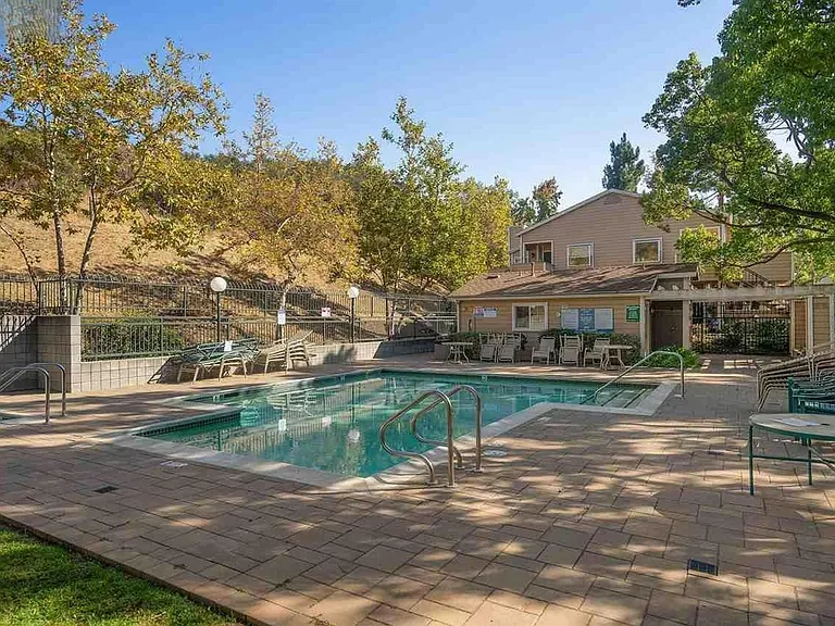 760 Canyon Oaks Dr #D — Photo 23