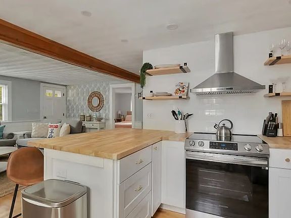 4th image of 22 Howes Rd