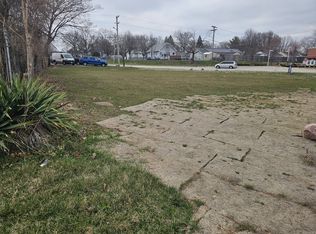 15 Hill Ave, Aurora, IL 60505