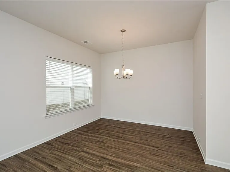 350 Cranston Dr — Photo 8