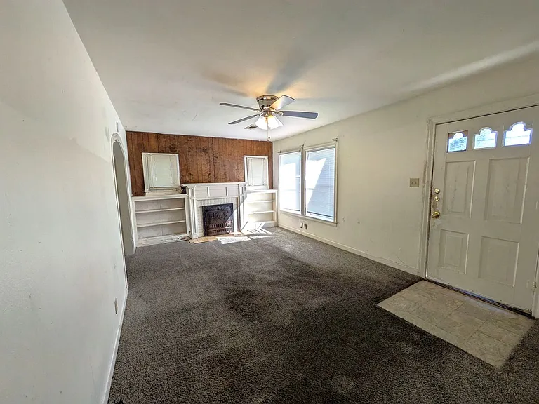 4670 Maddox St — Photo 2