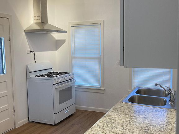 5th image of 1032 W Magnolia Ave APT 2