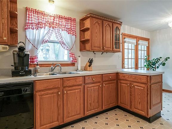 4th image of 4868 Thornwood Dr
