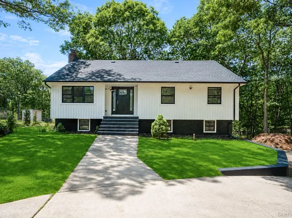 465 Helene Avenue, Shirley, NY 11967