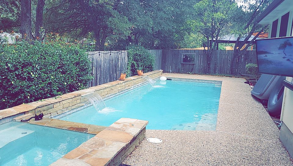 1st image of 2922 Winchester Dr