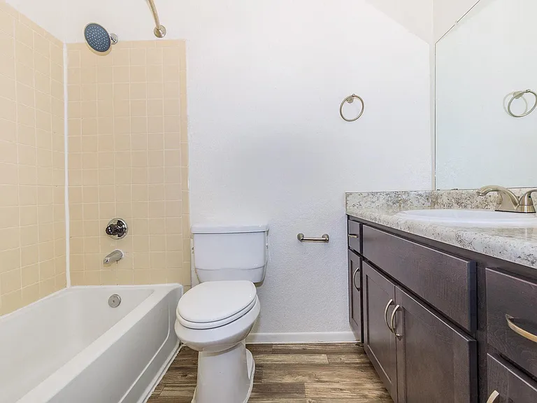 Winterhaven Terrace — Photo 17