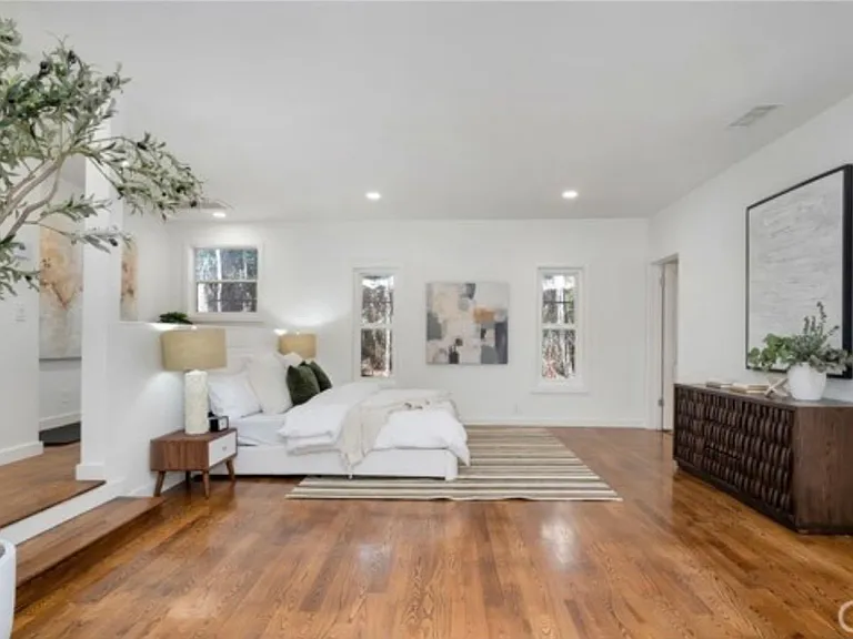 12535 Kling St — Photo 5