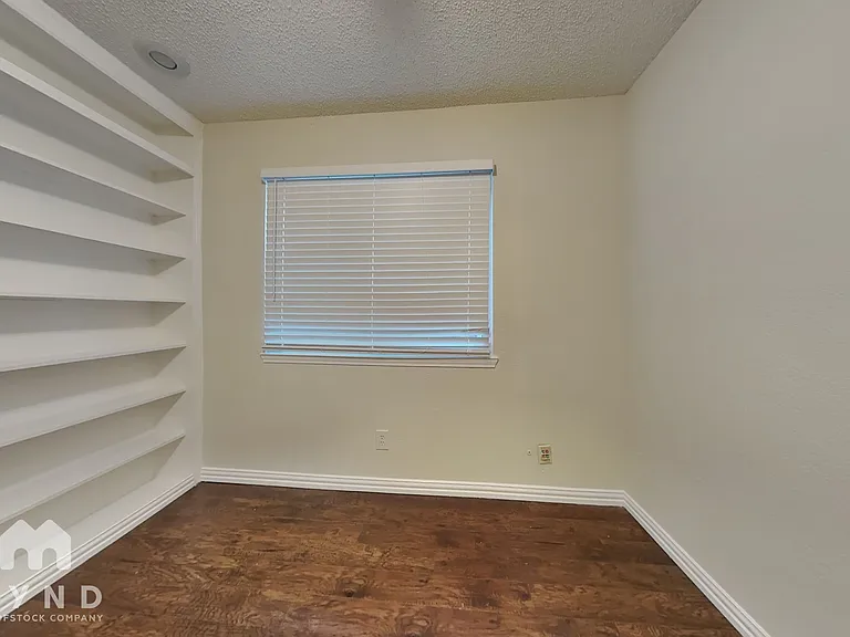 8704 Tigris Trl — Photo 16