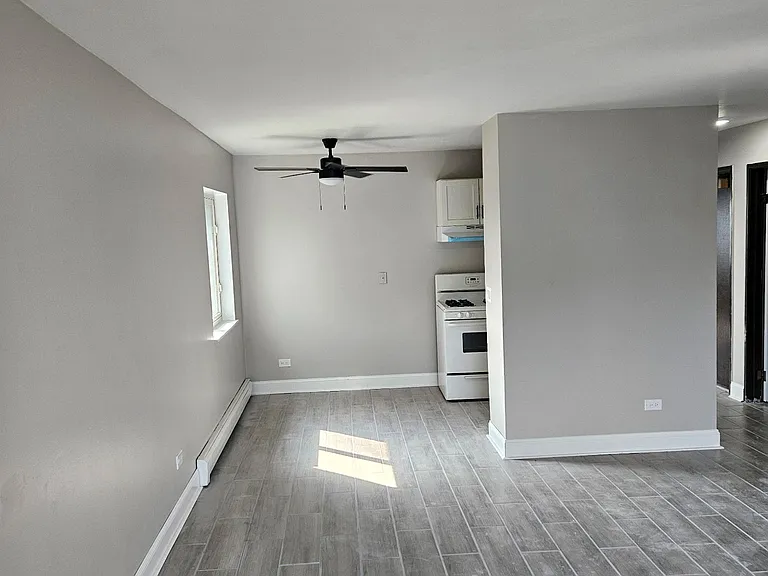 321 W Hawthorne Cir #1A — Photo 3