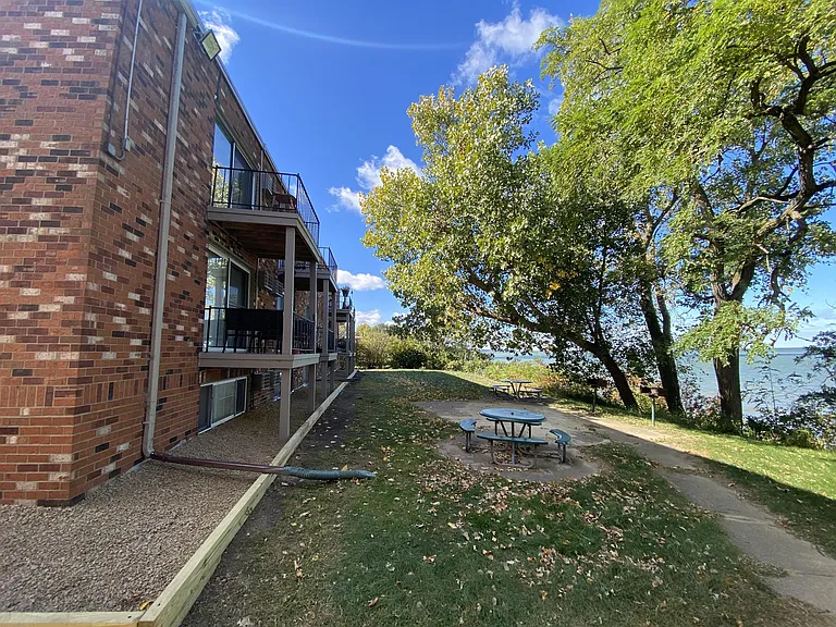 4008 W Erie Ave — Photo 9