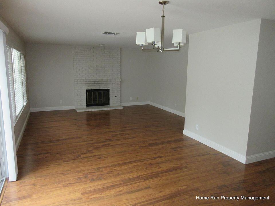 2nd image of 2711 Musgrave Pl