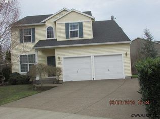 2586 Edgewater Dr, Woodburn, OR 97071