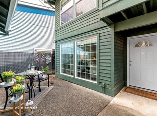 1025 NE 113th St, Seattle, WA 98125