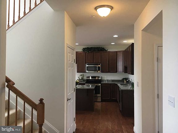 5th image of 205 Providence Ln