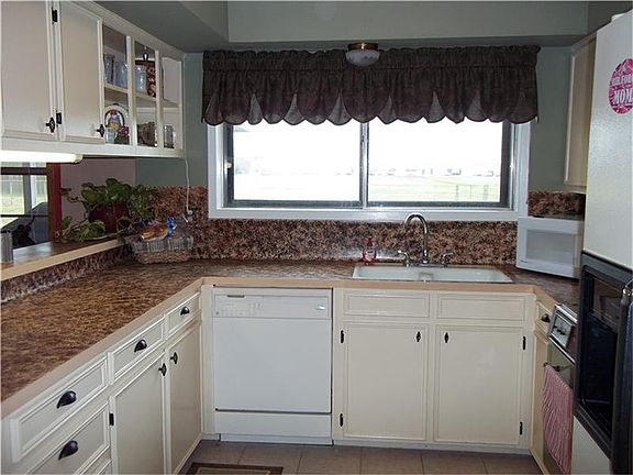 3rd image of 1460 Bell Oaks Dr