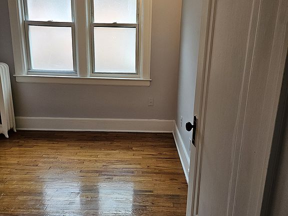 5th image of 891 Beaconsfield Ave #2SOUTH