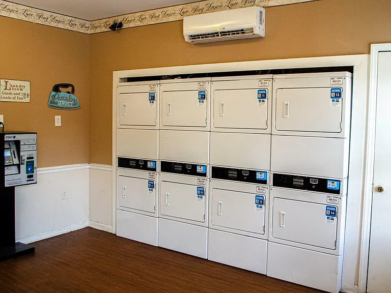 Vista Villa Apartment Homes — Photo 4