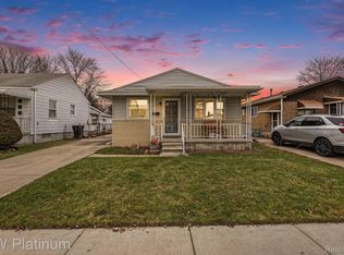 25176 Dale St, Roseville, MI 48066