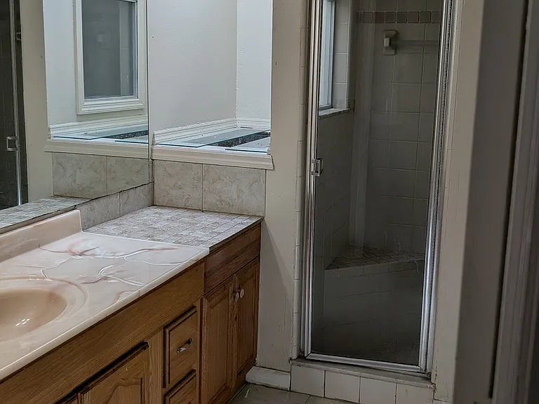 825 Anderson Dr — Photo 5