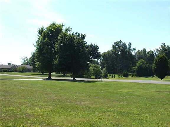 3rd image of 530 Lombardy Dr