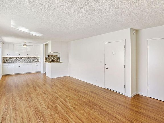 3rd image of 939 N Curson Ave #10