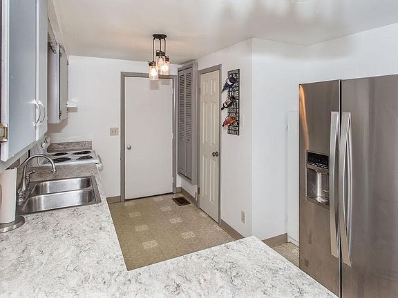 4th image of 8184 Shadbush Ln