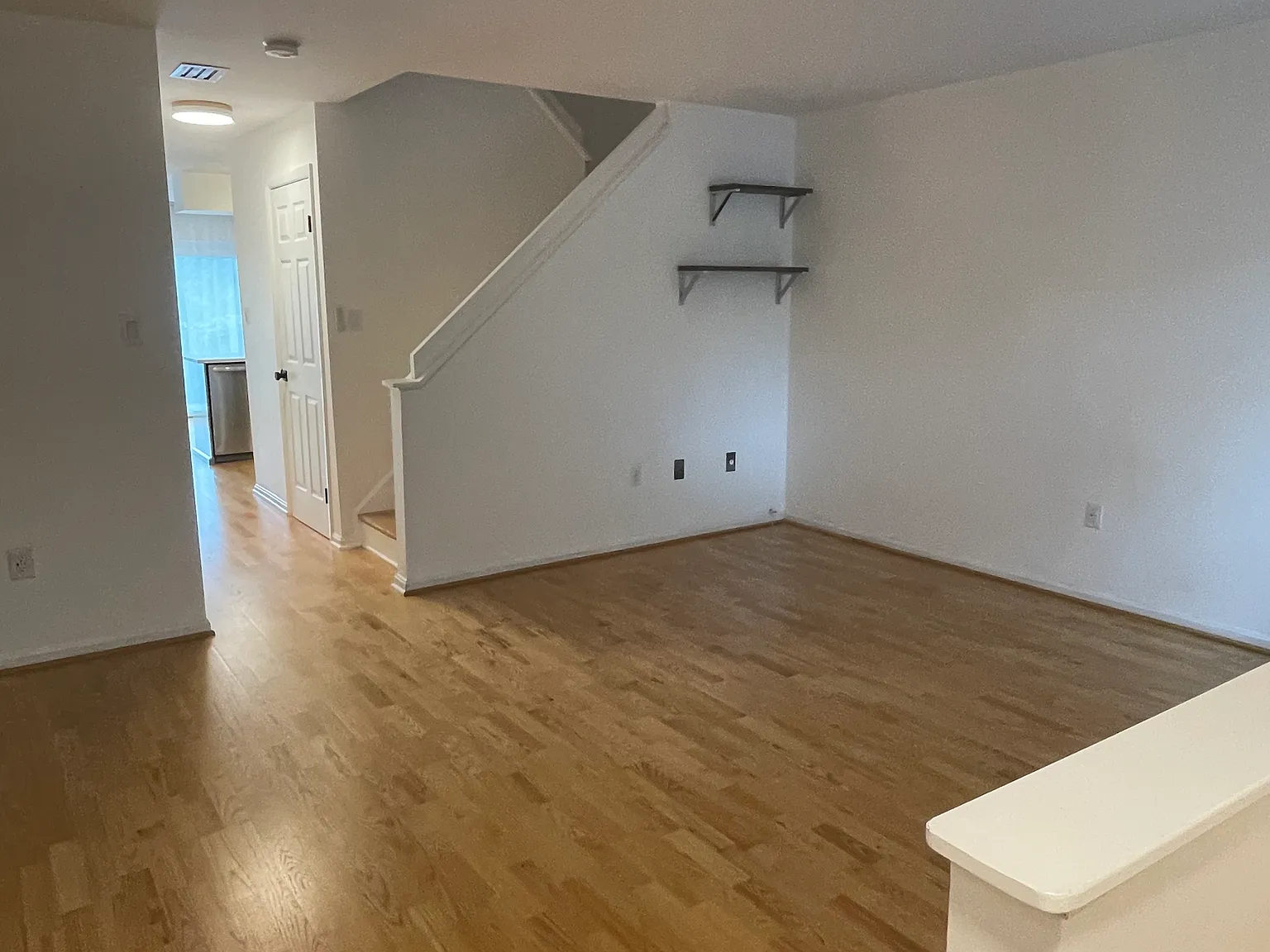 2 bed, 1.5 bath, 1032 sqft, $2,450 — Photo 2
