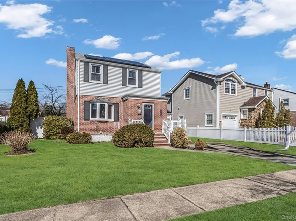 36 Amethyst Street, Elmont, NY 11003