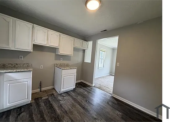2 bed, 696 sqft, $1,300 — Photo 3