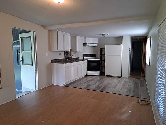 4th image of 39542 Rosebush Ln